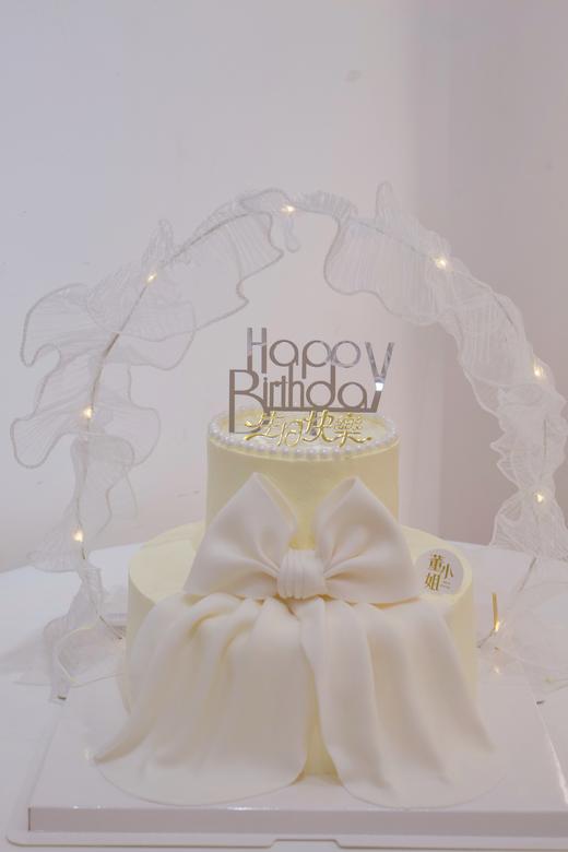 双层蝴蝶结蛋糕 商品图1