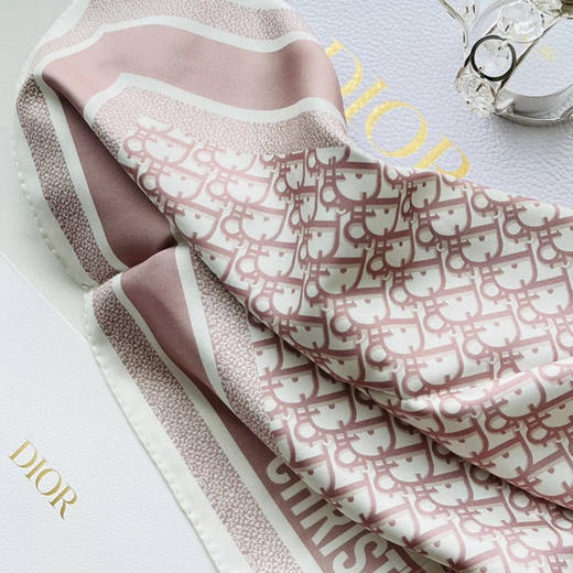 双面丝巾。90*90 自己备注颜色。酒红。灰蓝。 粉色 商品图13