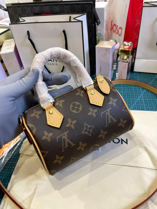 Lv新款枕头包nano 商品图5