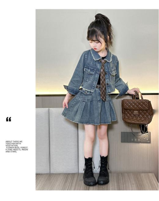 甜酷风毛边外套牛仔裙套装！！春夏穿搭必不能少的基础款牛仔套装登场❗短款的牛仔外套搭配上毛边牛仔短裙，甜酷风十足~ 商品图3