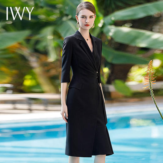 IWY/黑色修身显瘦连衣裙女夏季2023年新款个性小开叉设计西装领裙Q772-b 商品图3