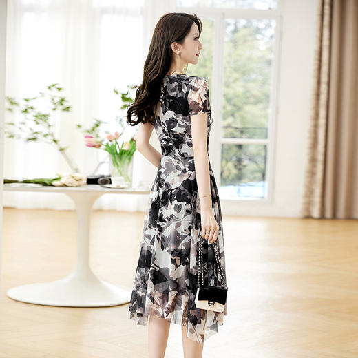 简约时尚，夏上新拼接抽褶v领洋气高腰显瘦A字裙印花连衣裙HR-WW23289 商品图1