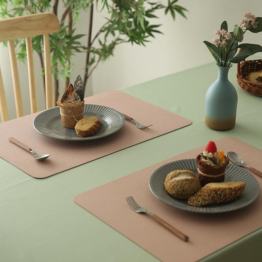 东和双面皮革防水防油餐垫免洗高级感长方形家用防烫桌垫西餐垫 商品图1