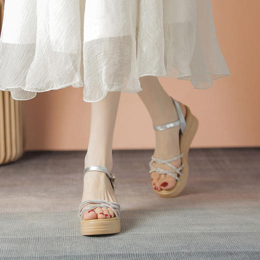 ZHR细带水钻坡跟凉鞋女2023新款韩版百搭厚底仙女一字带凉鞋 商品图6