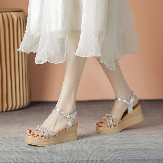 ZHR细带水钻坡跟凉鞋女2023新款韩版百搭厚底仙女一字带凉鞋 商品图9