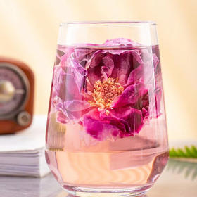 『大理墨红玫瑰花茶』朵型饱满，茶汤清澈，富含花青素
