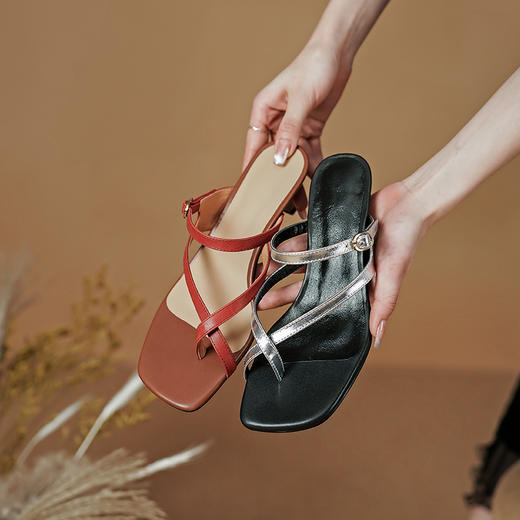 夏季新款，头层质感小牛皮条带夹趾凉拖鞋PS1320 商品图4