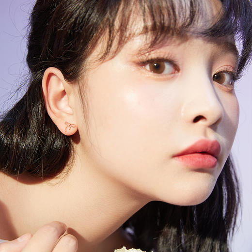 周六福珠宝18K金耳钉女精美多彩蝴蝶结耳饰耳环半夏时光系列 商品图4