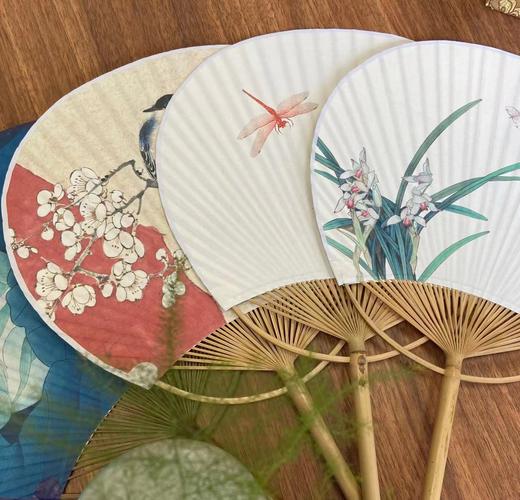 花鸟团扇（共四款） | 陈湘波老师花鸟画作品元素授权 艺术文创夏日优雅【陈湘波艺术公益基金会 X ArtJi】| 一艺之间 艺术家精选文创推荐 商品图0