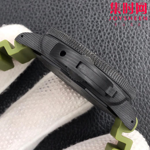 VS   沛纳海PAM961 戴上它，直面极限，突破自我！尽显硬朗帅气的军人风范。9010自动机械
47MM聚合碳纤维Carbotech材质枕形表壳 商品图4