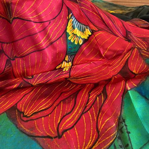 披肩丝巾 | 陈湘波老师花鸟画作品元素授权 纯手工艺术衍生品 品位生活【陈湘波艺术公益基金会 X ArtJi】现货包邮 | 一艺之间 艺术家精选文创推荐 商品图1