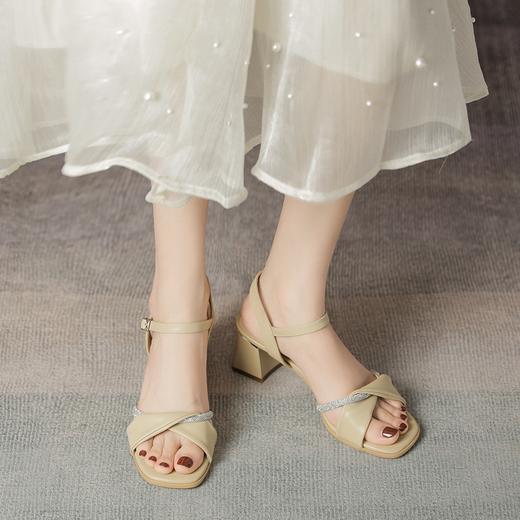 ZHR2023新款夏季一字带水钻时装方头高跟凉鞋小香风粗跟气质女鞋 商品图0