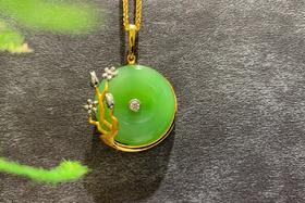 【御珠宫坊·金镶碧玉梅花吊坠】