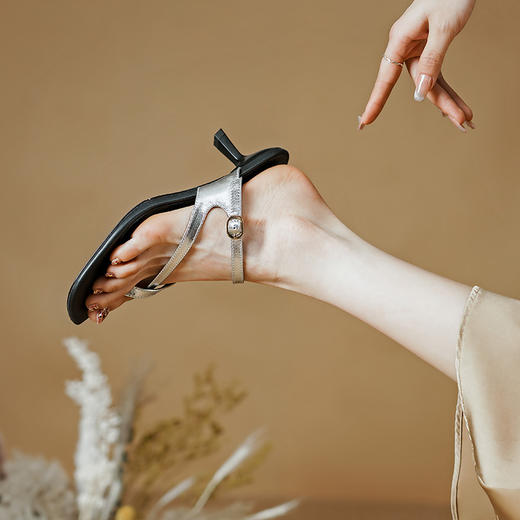 夏季新款，头层质感小牛皮条带夹趾凉拖鞋PS1320 商品图1