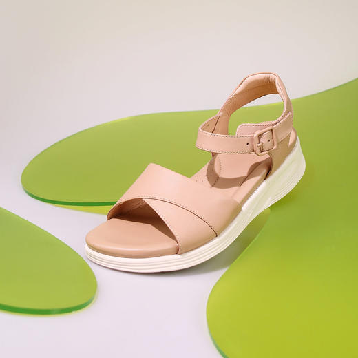 Safiya/索菲娅2023新品夏季舒适真皮软底休闲防滑露趾坡跟凉鞋 SF32115164 商品图0