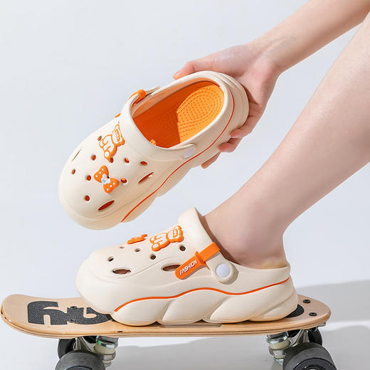 「两款配色！2023新款」可爱卡通洞洞鞋女 2023夏季新款外穿厚底两穿防滑时尚沙滩凉鞋 商品图1