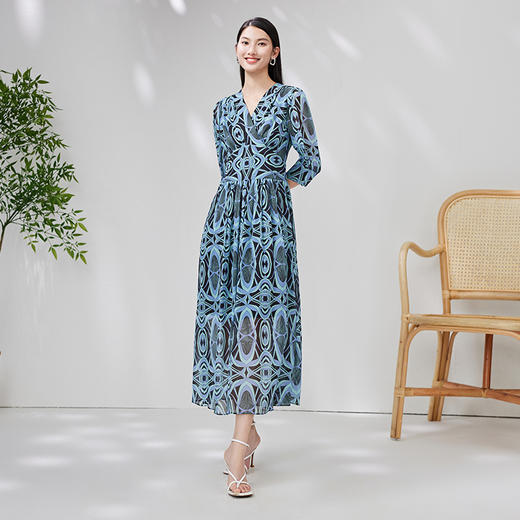 EITIE爱特爱春季新款修身复古印花V领蕾丝拼接五分袖长裙连衣裙女7007730 商品图3