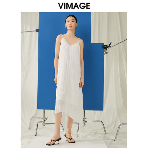 VIMAGE纬漫纪夏款新款时尚个性宽松显瘦吊带连衣裙女V1907528 商品图3