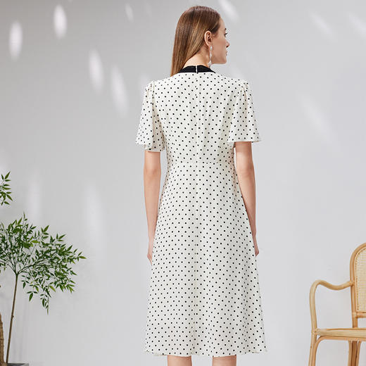 EITIE爱特爱复古飘带V领收腰波点浪漫连衣裙法式通勤显瘦夏新款B2307152 商品图4