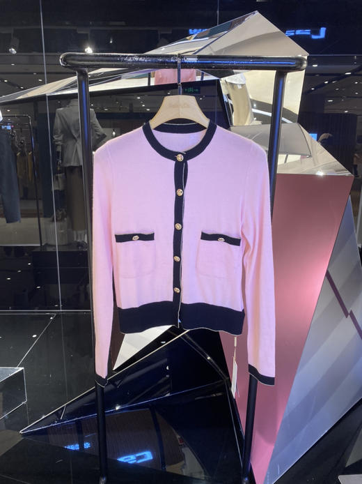 女士精纺羊绒小香风高腰开衫 商品图1