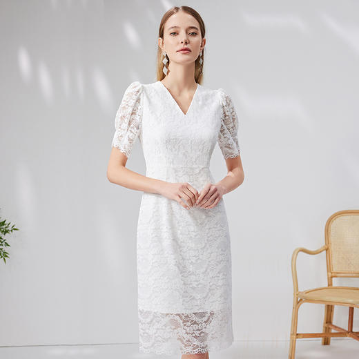 EITIE爱特爱法式泡泡袖V领白色收腰蕾丝连衣裙显瘦优雅夏新款B07148 商品图1