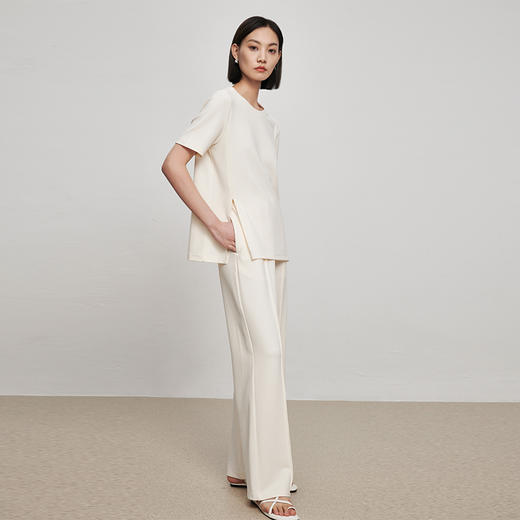 IN AND ON53221+53223华夫格白色时尚套装女短袖开叉上衣垂感显瘦阔腿休闲裤子两件套 商品图5