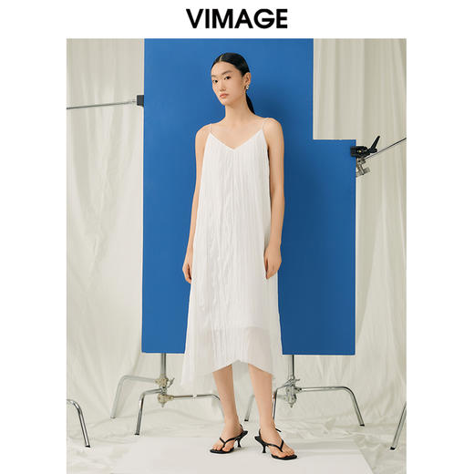 VIMAGE纬漫纪夏款新款时尚个性宽松显瘦吊带连衣裙女V1907528 商品图1