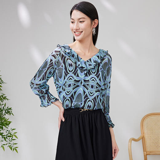 EITIE爱特爱夏季新款几何印花显瘦V领小上衣7013706 商品图1