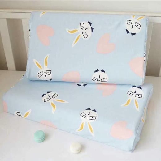 迎鹤小童乳胶枕  27*44cm（颜色随机发） 商品图0