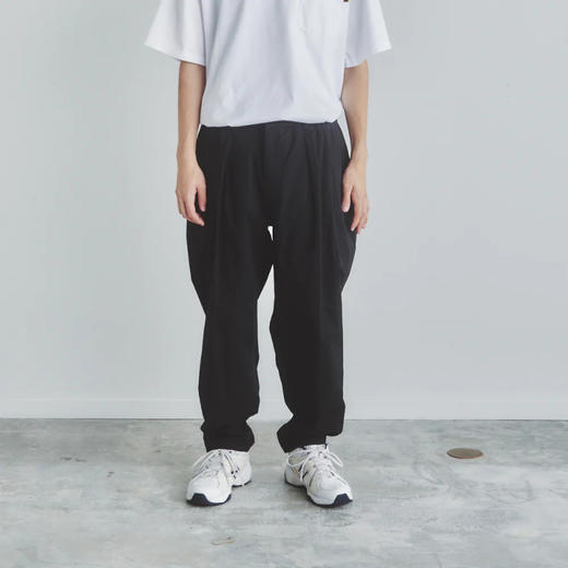 is-ness CHANGE POCKET TUCK PANTS 机能侧面双口袋锥形宽松长裤 商品图0