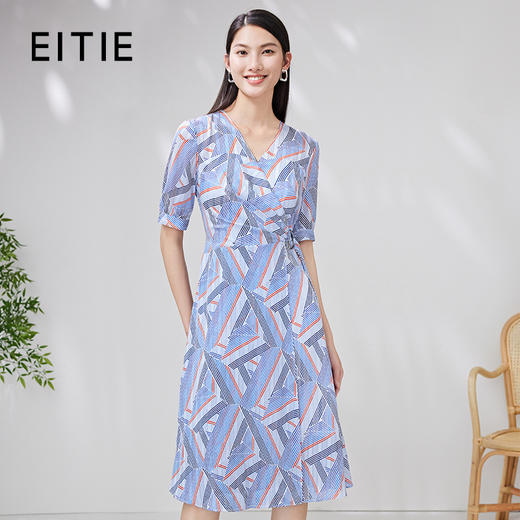 EITIE爱特爱夏季新款印花连衣裙时尚气质系带V领显瘦连衣裙7007734 商品图0
