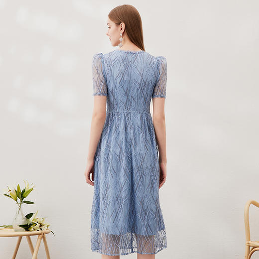 EITIE爱特爱春季新款优雅修身显瘦V领蕾丝拼接连衣裙女7007721 商品图4