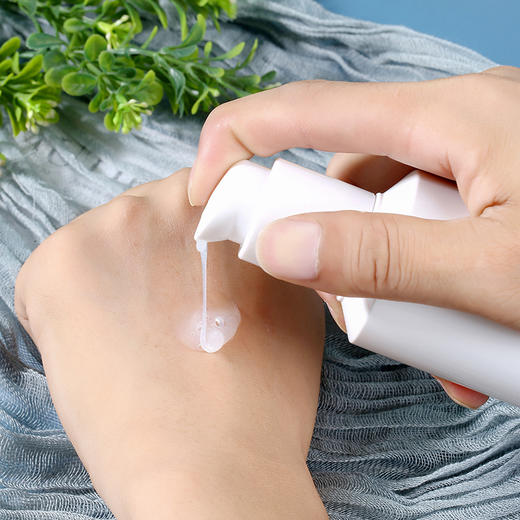 慕托莉茶多酚 控油型 洁面乳175g 商品图1