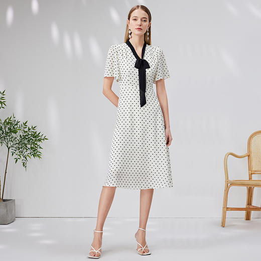 EITIE爱特爱复古飘带V领收腰波点浪漫连衣裙法式通勤显瘦夏新款B2307152 商品图3