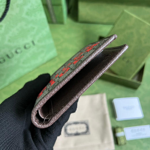 Gucci 英文印花钱包 商品图3