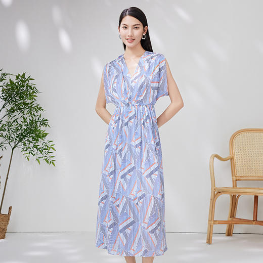 EITIE爱特爱夏季新款洋气显瘦几何印花通勤V领连衣裙7007735 商品图1