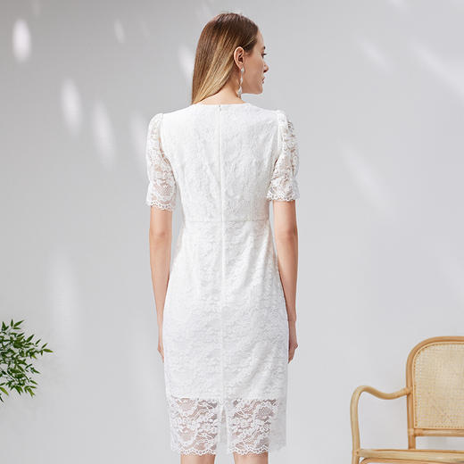 EITIE爱特爱法式泡泡袖V领白色收腰蕾丝连衣裙显瘦优雅夏新款B07148 商品图4