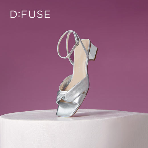 DFuse迪芙斯夏季新款羊皮方头褶皱扭结粗跟凉鞋女DF32115337 商品图10