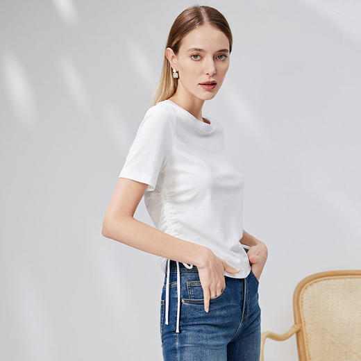 EITIE爱特爱简约白色基础款抽绳收腰显瘦圆领T恤短款夏季新款B2313114 商品图2
