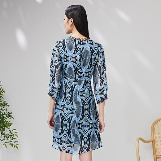 EITIE爱特爱春季新款修身复古印花V领蕾丝拼接七分袖连衣裙女7007729 商品图4