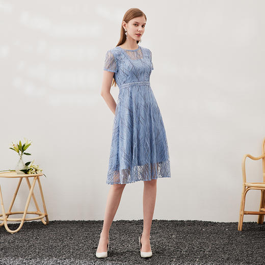 EITIE爱特爱夏季新款优雅修身显瘦蕾丝拼接连衣裙女7007720 商品图3