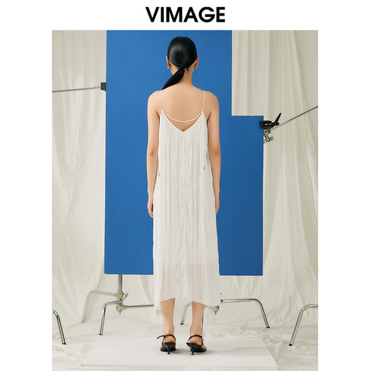 VIMAGE纬漫纪夏款新款时尚个性宽松显瘦吊带连衣裙女V1907528 商品图5