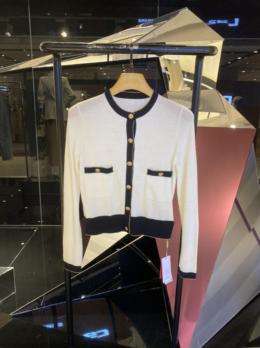 女士精纺羊绒小香风高腰开衫 商品图0