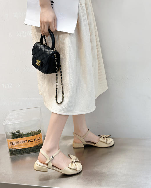 新品蝴蝶结粗跟中空鞋798B32580 商品图1