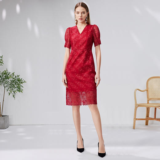 EITIE爱特爱气质V领红色蕾丝连衣裙法式优雅大方时尚显瘦夏新款B2307146 商品图3