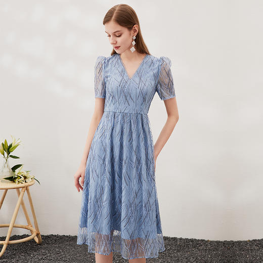 EITIE爱特爱春季新款优雅修身显瘦V领蕾丝拼接连衣裙女7007721 商品图1