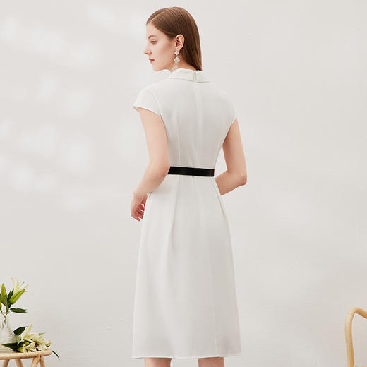 没有皮带-EITIE爱特爱夏季新款V领简约修身百搭连衣裙7007741 商品图4