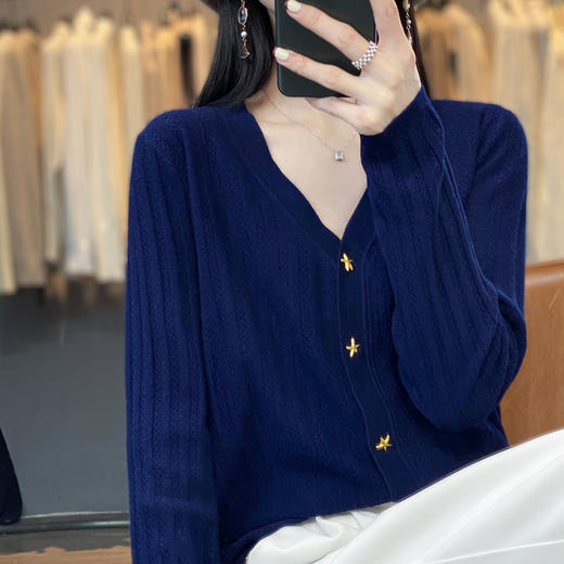 2023春秋季新款时尚休闲星星扣V领长袖毛针织开衫女上衣外套百搭 商品图7