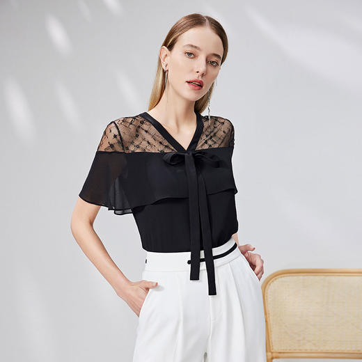 EITIE爱特爱优雅V领一字肩网纱荷叶边黑色上衣显瘦时尚夏季新款B13118 商品图2