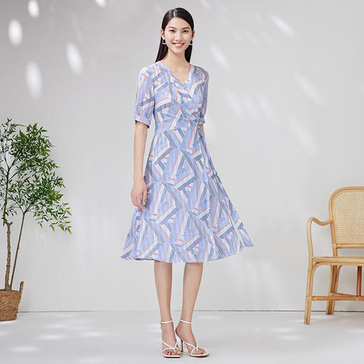 EITIE爱特爱夏季新款印花连衣裙时尚气质系带V领显瘦连衣裙7007734 商品图3